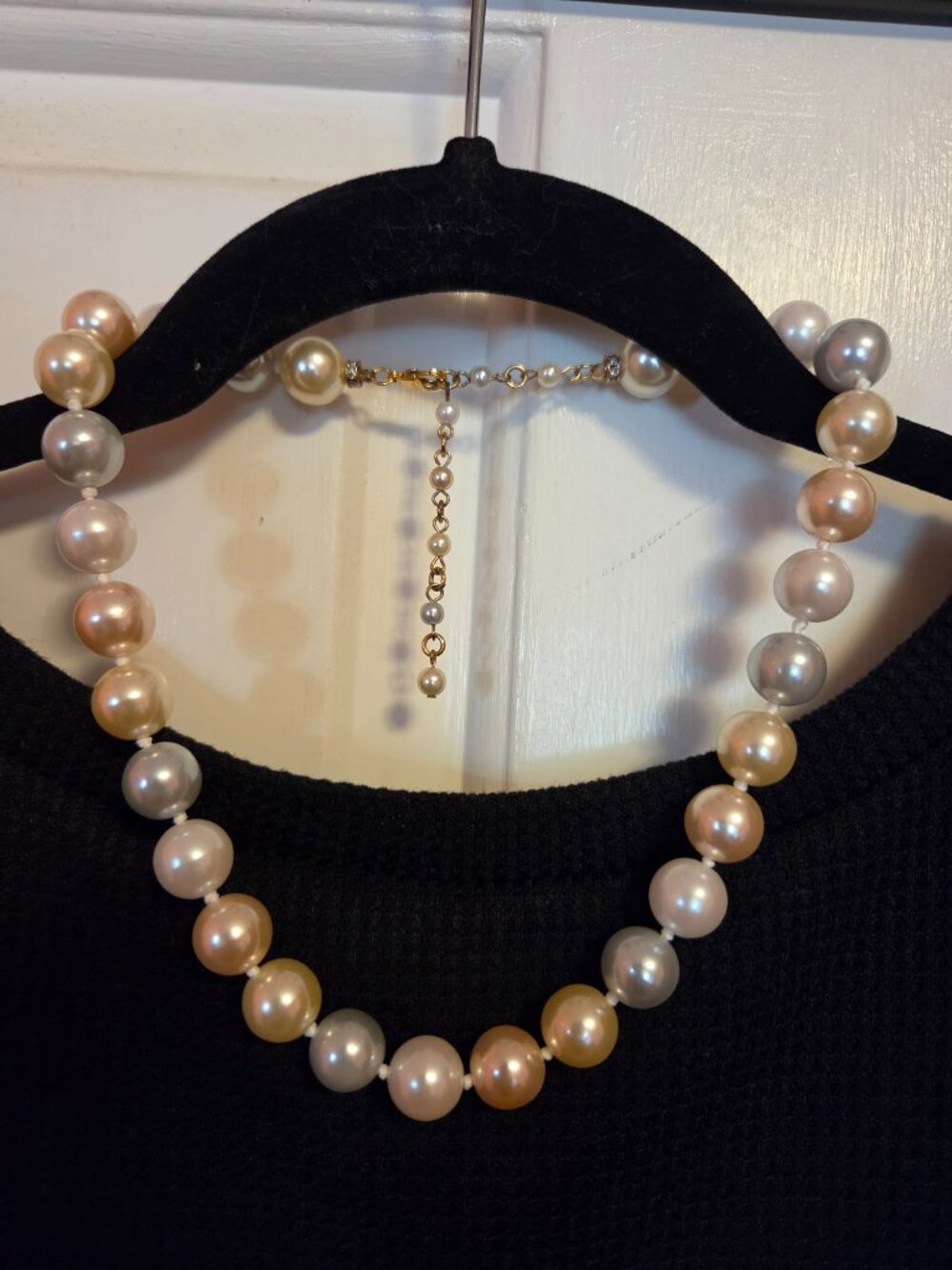 Muti toned faux pearl Necklace.